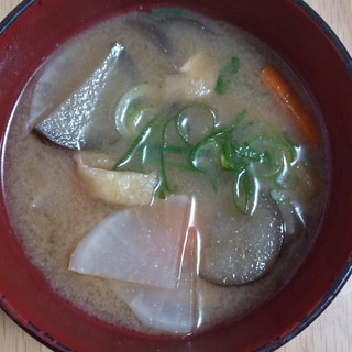 根菜となす油揚げの味噌汁